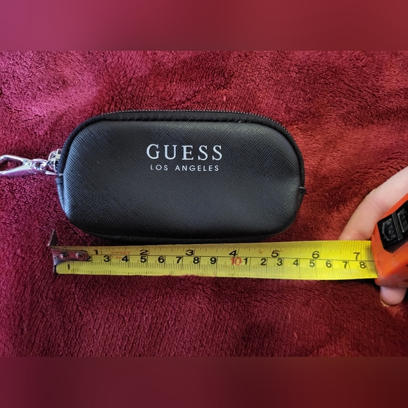 Guess pouch - Picture 3 of 3